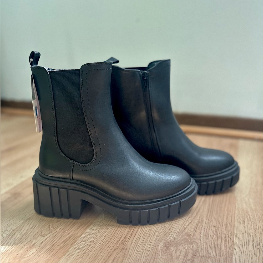 Wild Fable Chelsea Boots